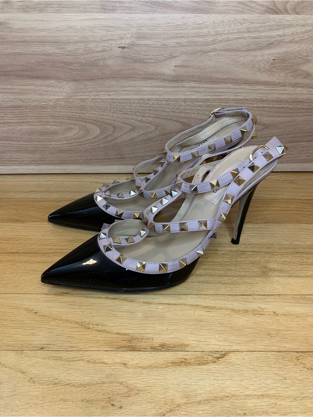 Valentino Garavani Rockstud 100 Two-Tone Patent Leather Pumps - Size 38